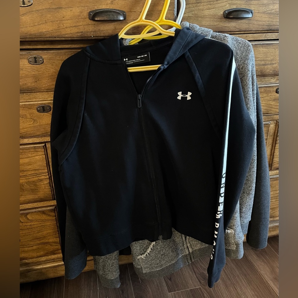Under Armour zip up hoodie M